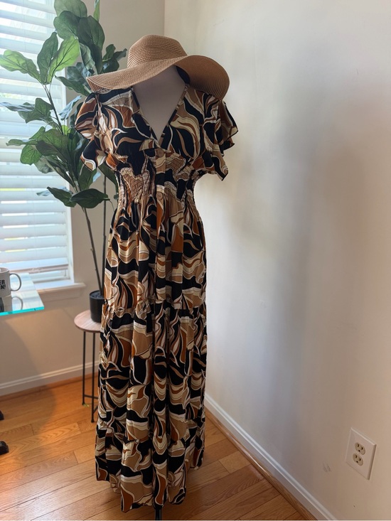India Boutique Dresses & Skirts - India Boutique Black, Tan and Cream Wave-Print Maxi Dress